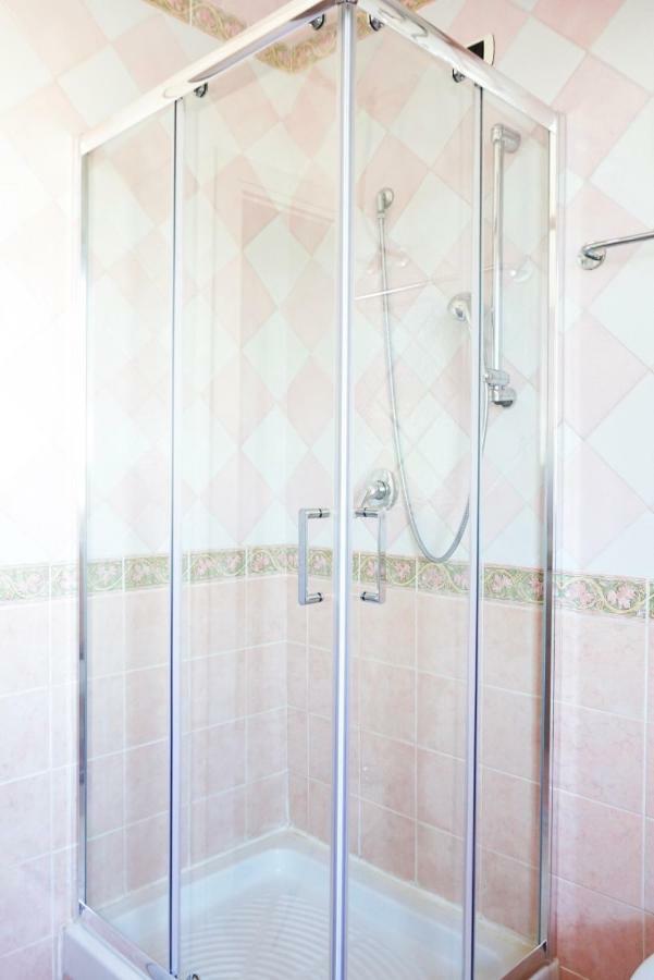 Villa Aurelia - Seafront Apartment With Terrace كوارتو سانتيلينا المظهر الخارجي الصورة